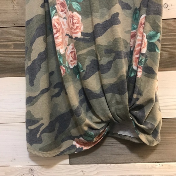 143 Story by Line Up ⚜️ Camo & Floral Print Jersey Twist Knot Gathered Hem Tank - Picture 7 of 12